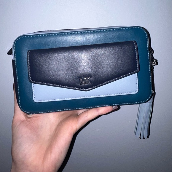 Michael Kors Jet Set Small Tri-Color Leather Camera Bag - Picture 2 of 8